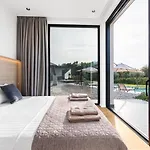 Villa Nura For 8 Persons Near Porec With 36 M2 Heated Pool, With Sauna & Sea View *