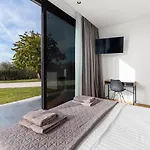 Nura For 8 Persons Near Porec With 36 M2 Heated Pool, With Sauna & Sea View Kaštelir
