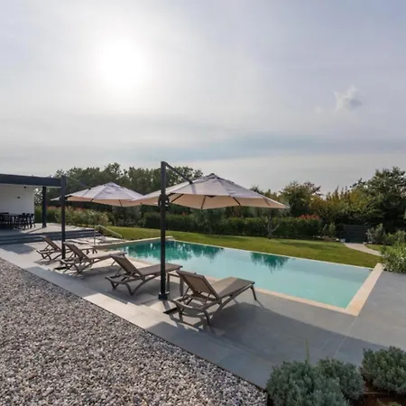 Nura For 8 Persons Near Porec With 36 M2 Heated Pool, With Sauna & Sea View Βίλα