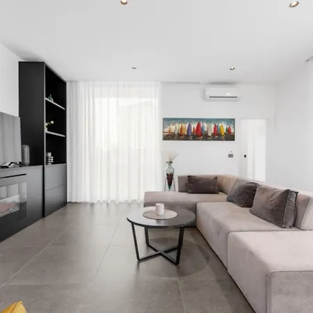 Βίλα Nura For 8 Persons Near Porec With 36 M2 Heated Pool, With Sauna & Sea View *