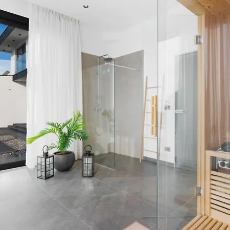 Nura For 8 Persons Near Porec With 36 M2 Heated Pool, With Sauna & Sea View Βίλα Kaštelir