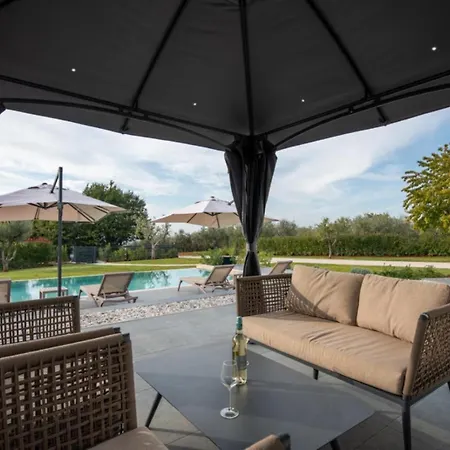 Βίλα Nura For 8 Persons Near Porec With 36 M2 Heated Pool, With Sauna & Sea View Kaštelir