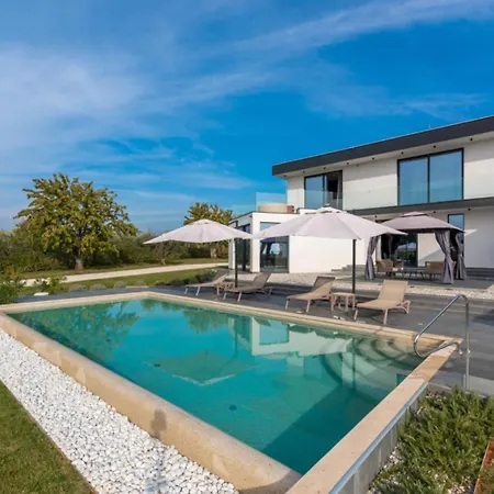 Nura For 8 Persons Near Porec With 36 M2 Heated Pool, With Sauna & Sea View Kaštelir