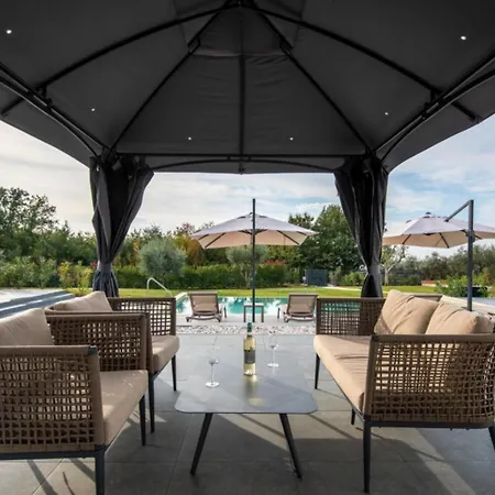 Nura For 8 Persons Near Porec With 36 M2 Heated Pool, With Sauna & Sea View *