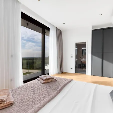 Nura For 8 Persons Near Porec With 36 M2 Heated Pool, With Sauna & Sea View * Kaštelir