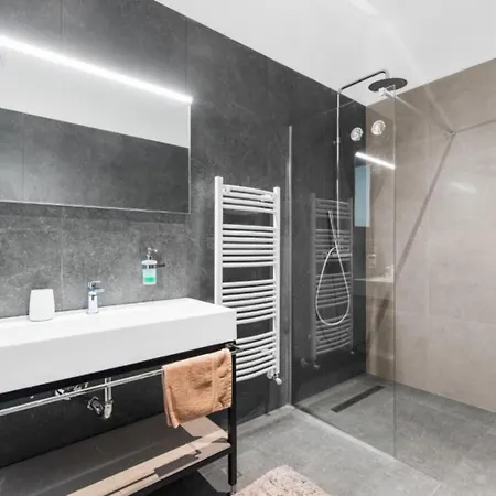 Nura For 8 Persons Near Porec With 36 M2 Heated Pool, With Sauna & Sea View Kaštelir
