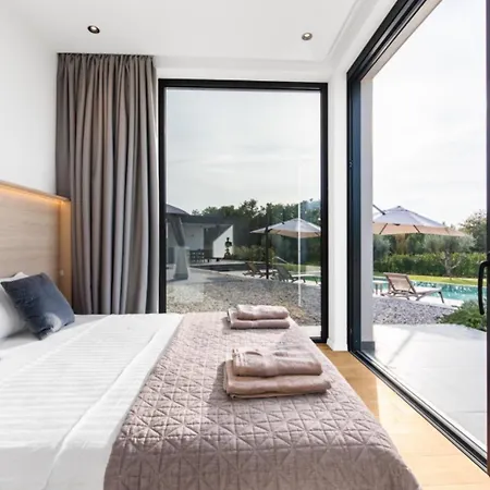 Βίλα Nura For 8 Persons Near Porec With 36 M2 Heated Pool, With Sauna & Sea View *