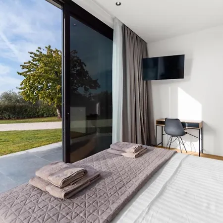 Nura For 8 Persons Near Porec With 36 M2 Heated Pool, With Sauna & Sea View Kaštelir