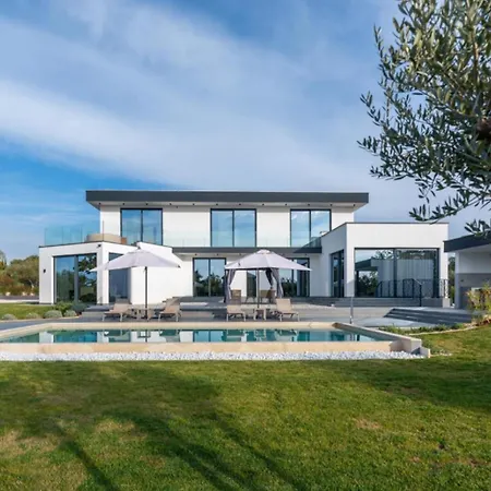 Villa Nura For 8 Persons Near Porec With 36 M2 Heated Pool, With Sauna & Sea View