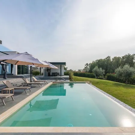 Nura For 8 Persons Near Porec With 36 M2 Heated Pool, With Sauna & Sea View Kaštelir
