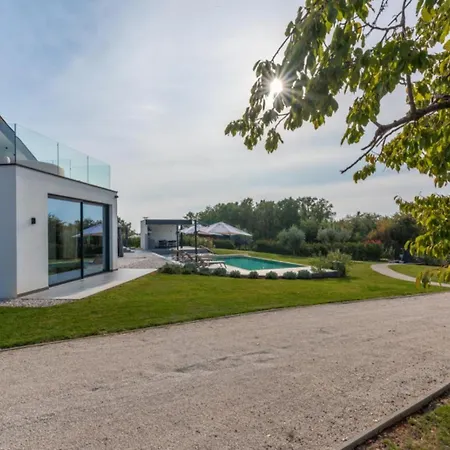 Nura For 8 Persons Near Porec With 36 M2 Heated Pool, With Sauna & Sea View
