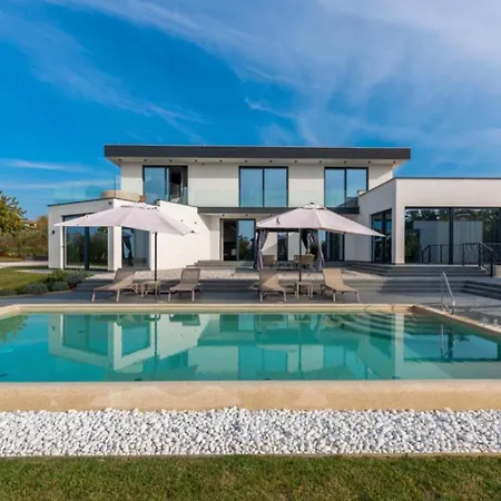 Nura For 8 Persons Near Porec With 36 M2 Heated Pool, With Sauna & Sea View Kaštelir