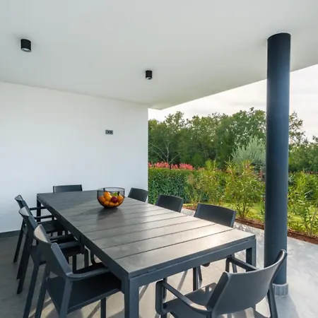 Βίλα Nura For 8 Persons Near Porec With 36 M2 Heated Pool, With Sauna & Sea View *