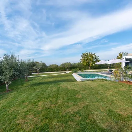 Nura For 8 Persons Near Porec With 36 M2 Heated Pool, With Sauna & Sea View *